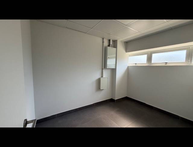 650M² OFFICE TO LET IN RIVERSIDE